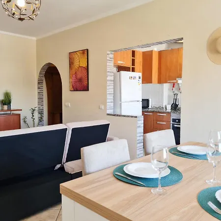 Casa Tombua - Pool - & Center 300m - Ac - Wifi 아파트